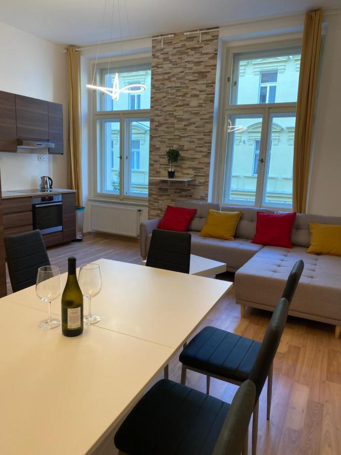 Designed Apartment Next To Vaclav Square With Terrace And Private Garage Prague Luaran gambar