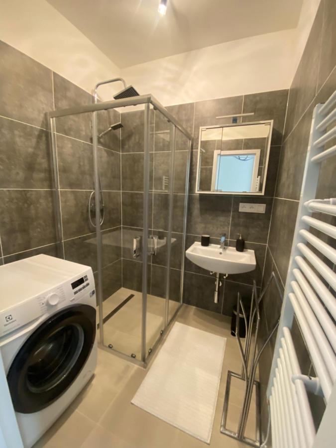 Designed Apartment Next To Vaclav Square With Terrace And Private Garage Prague Luaran gambar