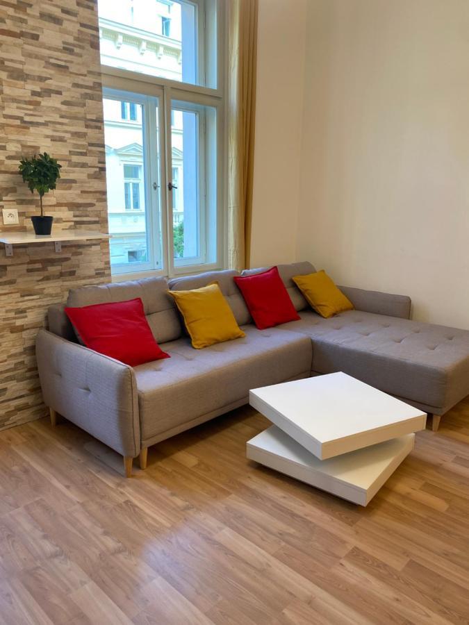 Designed Apartment Next To Vaclav Square With Terrace And Private Garage Prague Luaran gambar