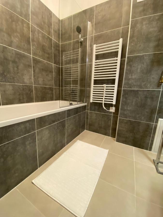 Designed Apartment Next To Vaclav Square With Terrace And Private Garage Prague Luaran gambar