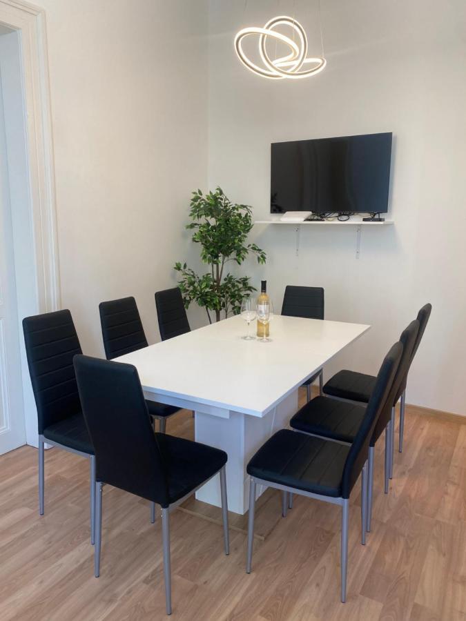 Designed Apartment Next To Vaclav Square With Terrace And Private Garage Prague Luaran gambar